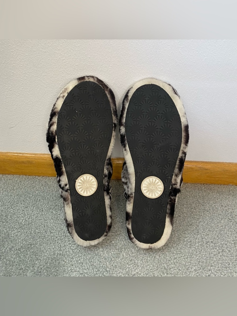 Ugg Womens OH Yeah Marble Print Fuzzy Slippers Comfy Casual Size 10 - Picture 7 of 7